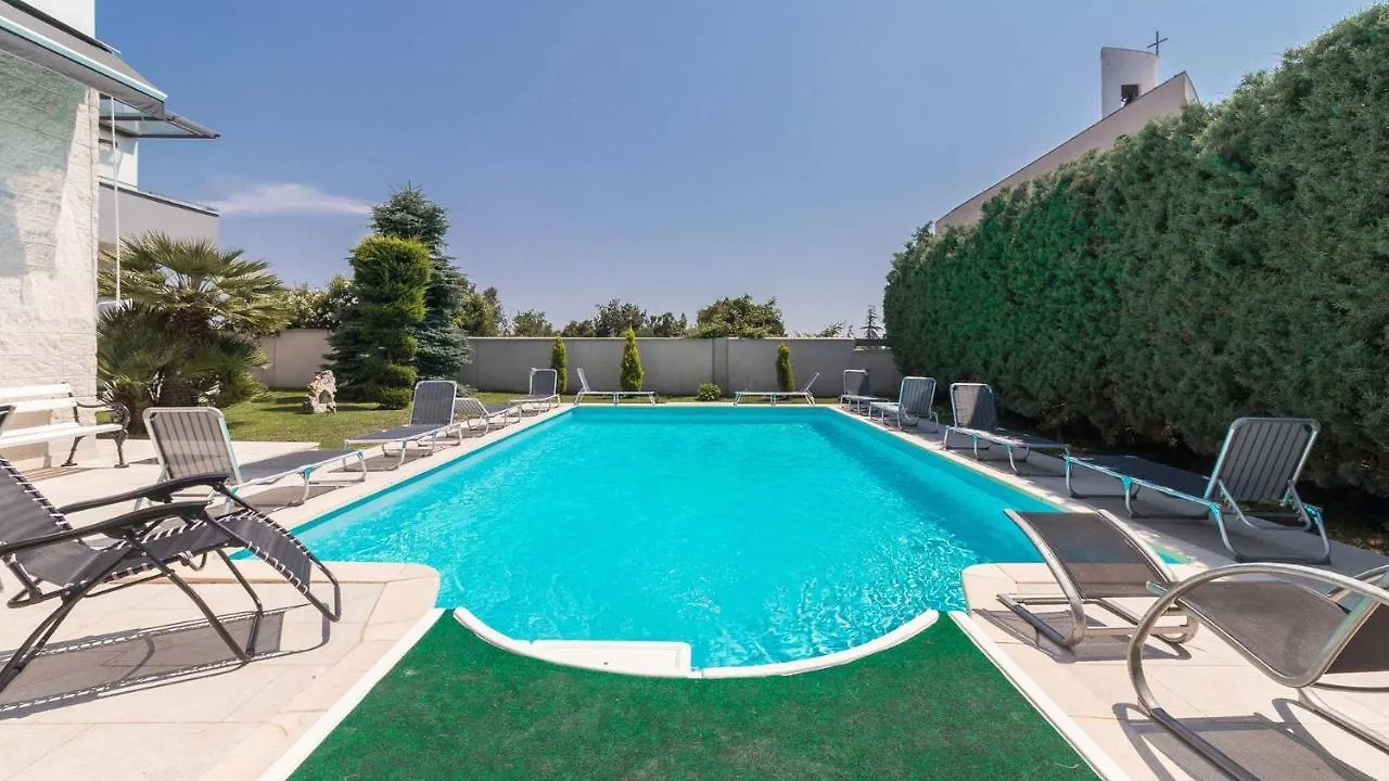 Luxury Villa Nicol With Pool And Sea View 300M From The Beach Pula