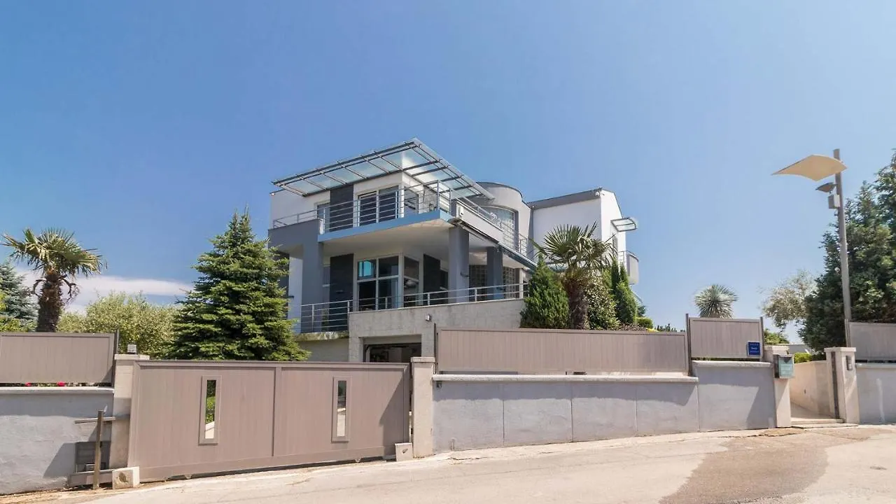 Luxury Villa Nicol With Pool And Sea View 300M From The Beach Pula