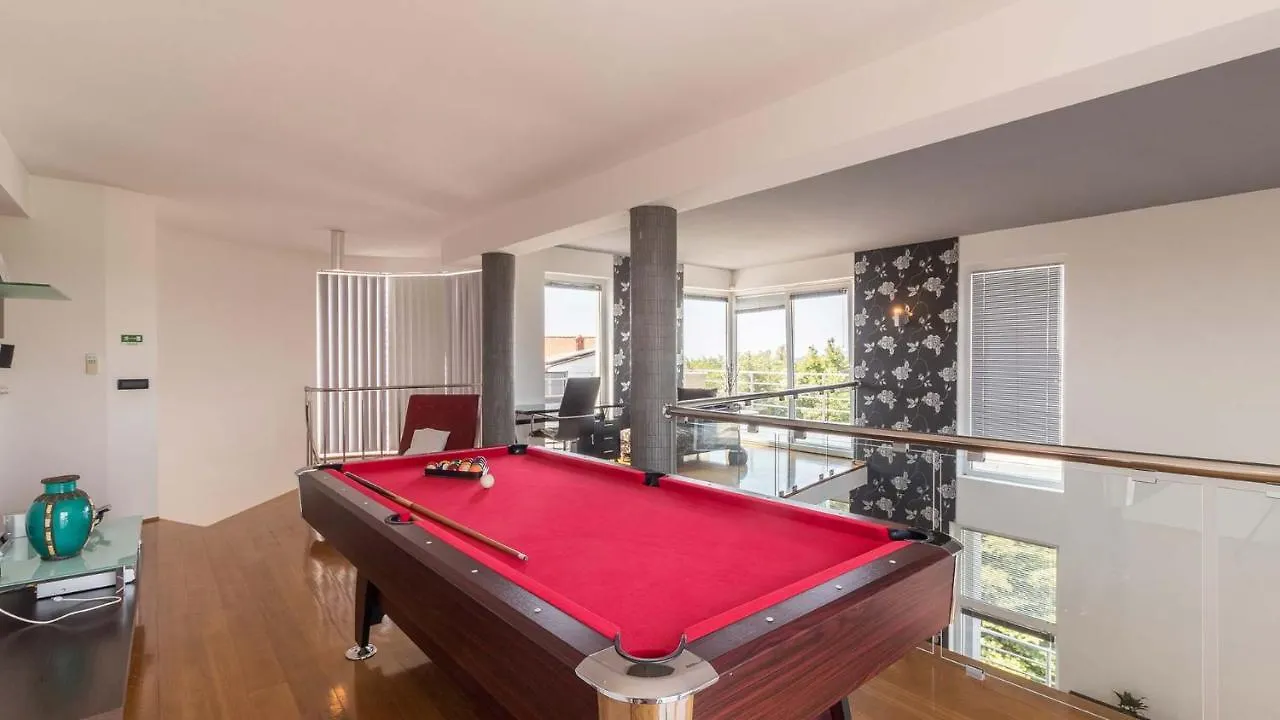 Luxury Villa Nicol With Pool And Sea View 300M From The Beach Pula