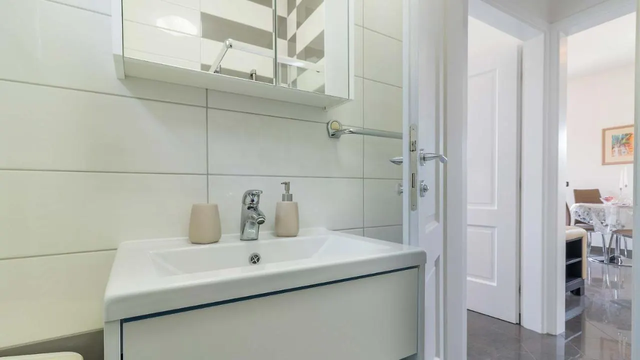 Luxury Villa Nicol With Pool And Sea View 300M From The Beach Pula