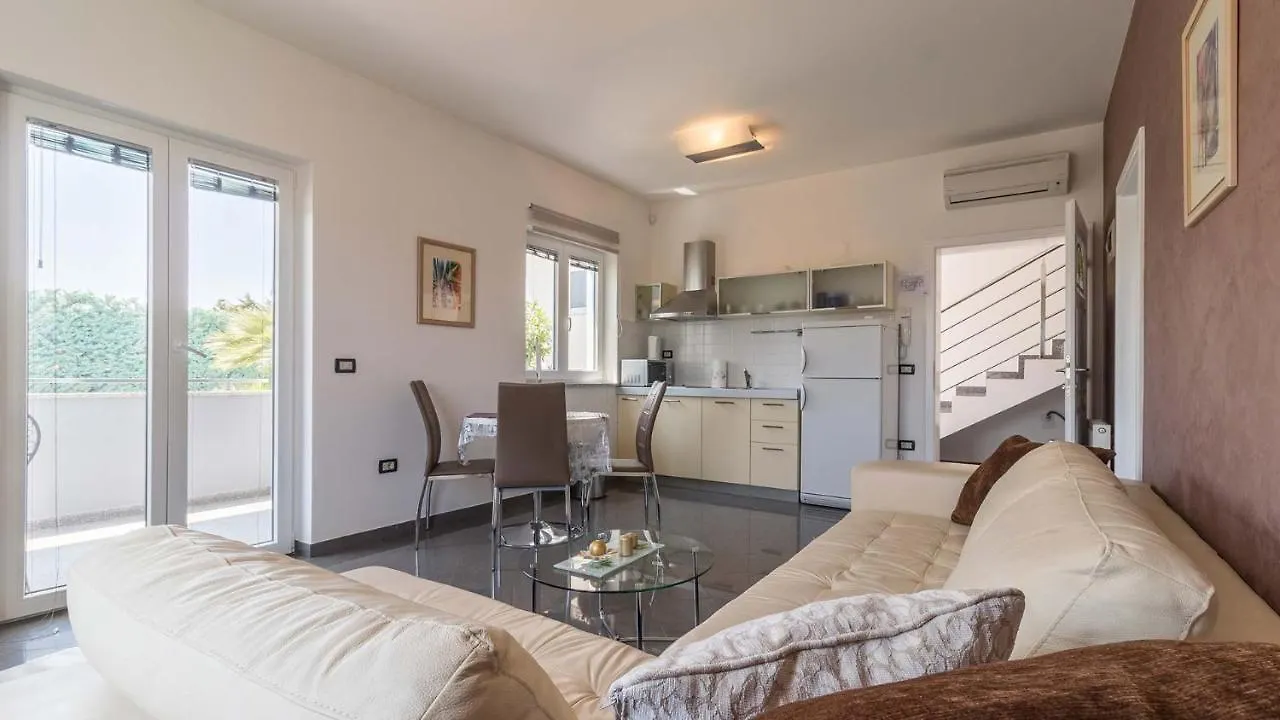Luxury Villa Nicol With Pool And Sea View 300M From The Beach Pula