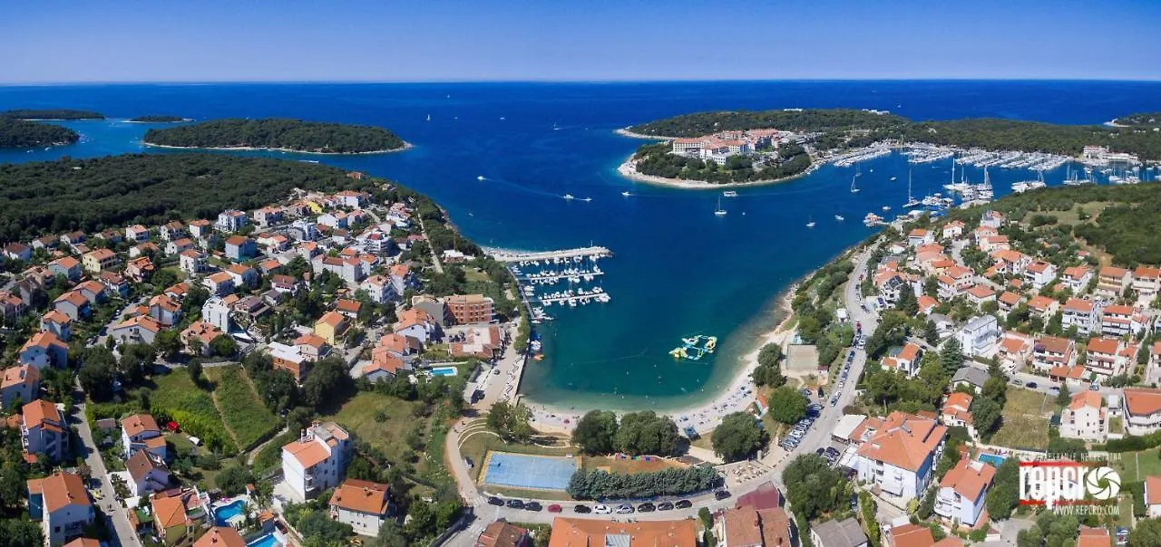Luxury Villa Nicol With Pool And Sea View 300M From The Beach Pula 0*,